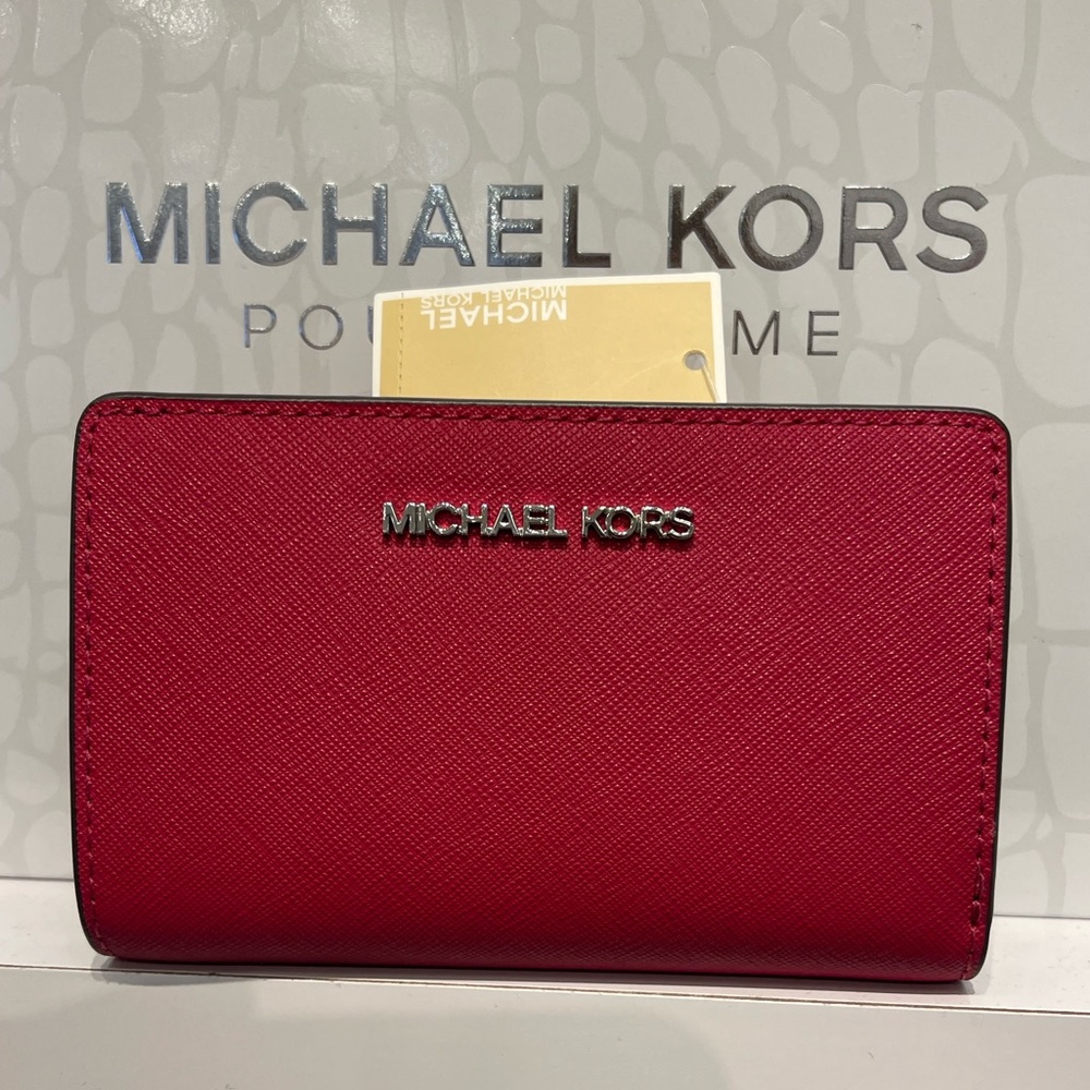 MICHAEL KORS Medium Saffiano Leather Bifold ZP CN Wallet
COLOR DK RASPBERRY
NWT - Picture 5 of 16
